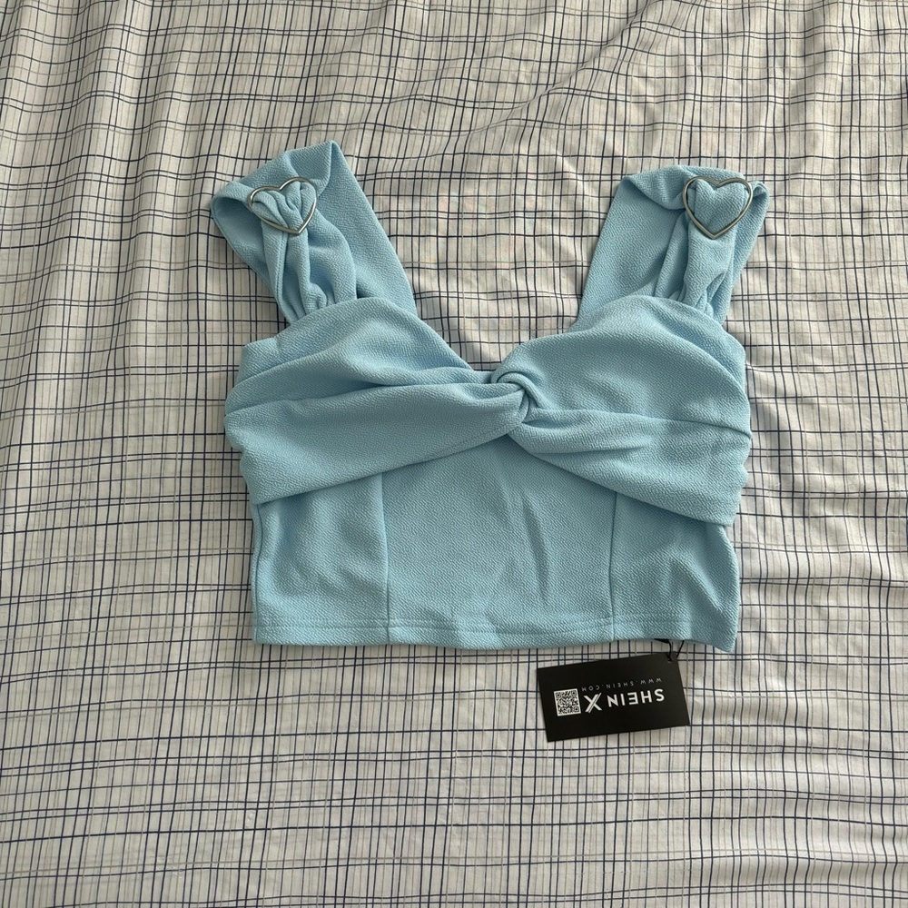 shein blue crop top with knot and heart detail